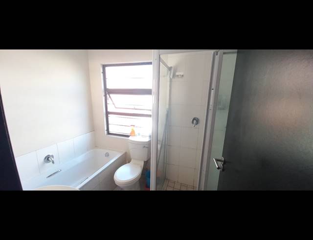 2 BEDROOM FLAT FOR SALE IN ESSENWOOD